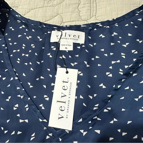 NWT Velvet by Graham & Spencer Navy Silky Tank Size XL - Picture 3 of 4
